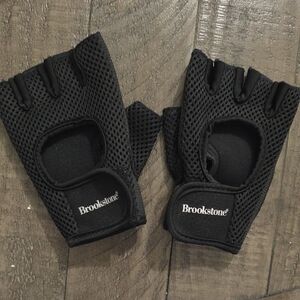 Brookstone Black Mesh Fingerless Gloves